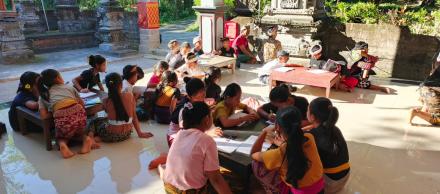 Kegitan Pasraman di Banjar Dinas Gandongan Cendana